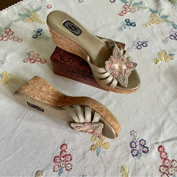 Salpy Handmade Leather w/ Cork Wedge Sandal. Beaded Detaing. Size 9 - Picture 4 of 15